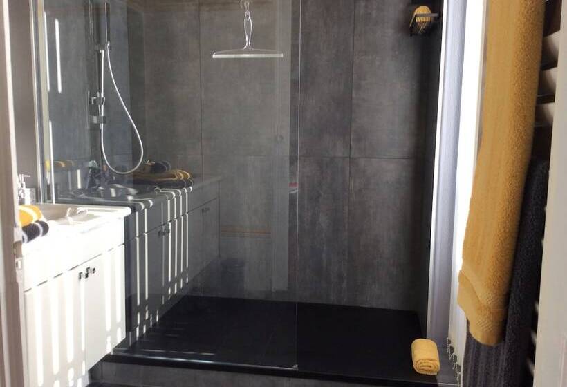 پانسیون Les Lamartine Chambres D Hôtes