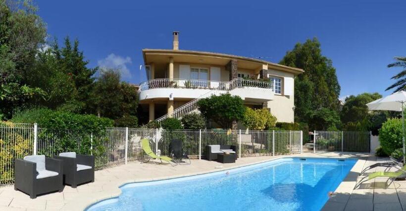 بنسيون Au Reveil Des Cigales