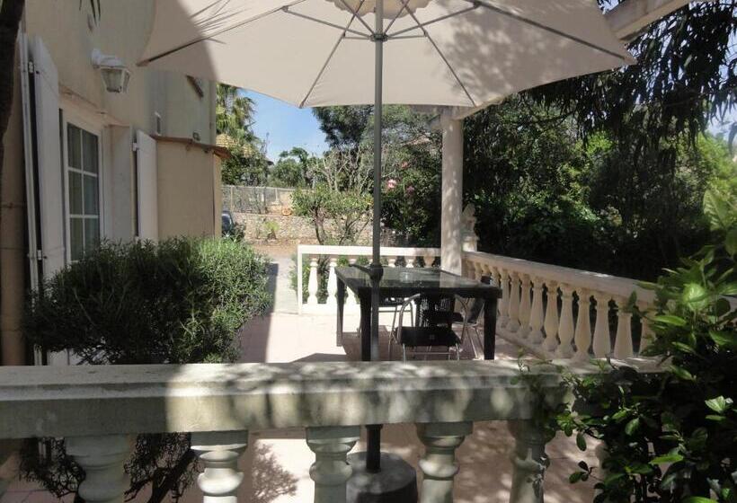 פנסיון Au Reveil Des Cigales