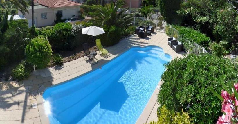 Пансион Au Reveil Des Cigales