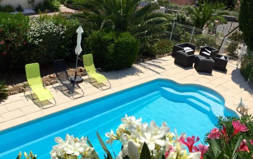 Пансион Au Reveil Des Cigales