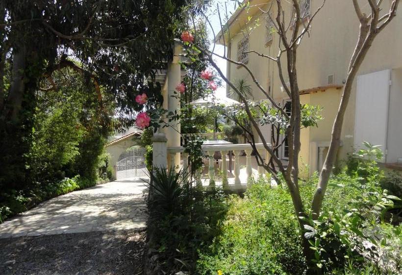 بنسيون Au Reveil Des Cigales