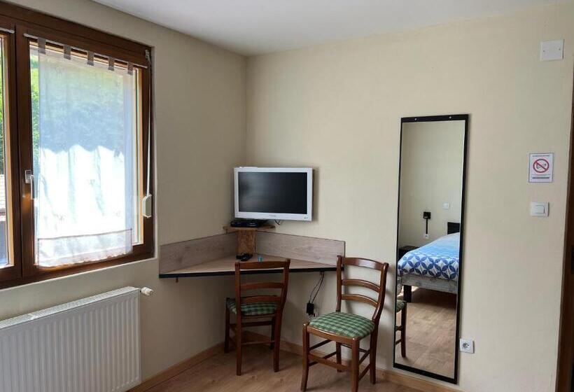 بنسيون Auberge Restaurant La Roseraie