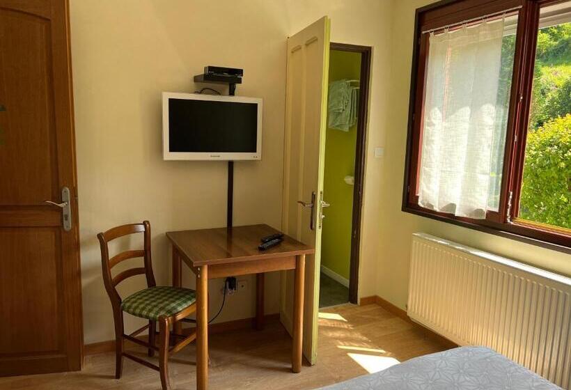 بنسيون Auberge Restaurant La Roseraie