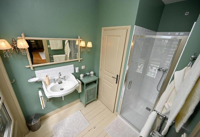 펜션 Château De La Chaix