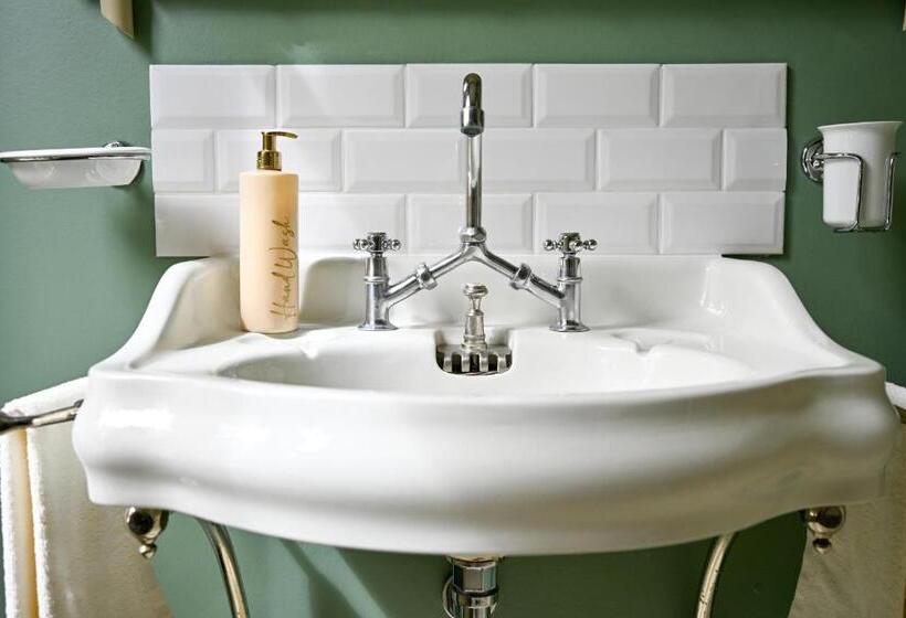 펜션 Château De La Chaix