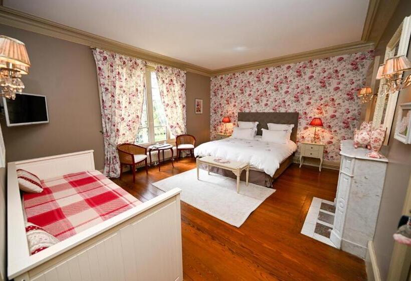 펜션 Château De La Chaix