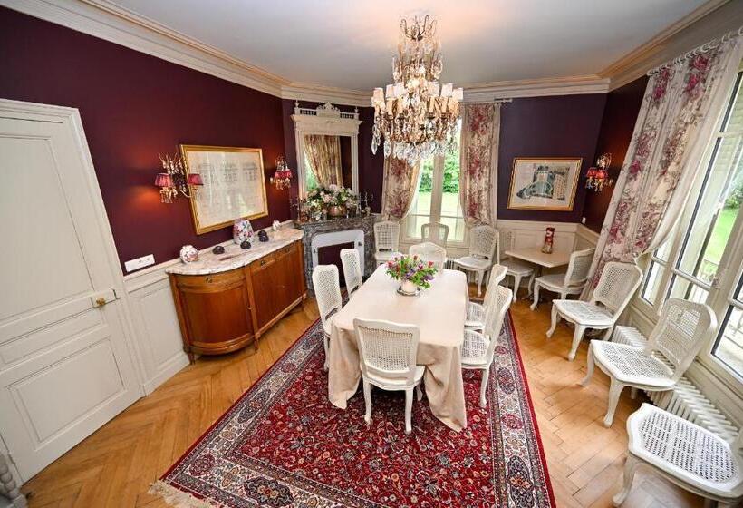 펜션 Château De La Chaix