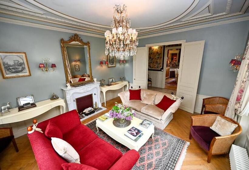 펜션 Château De La Chaix