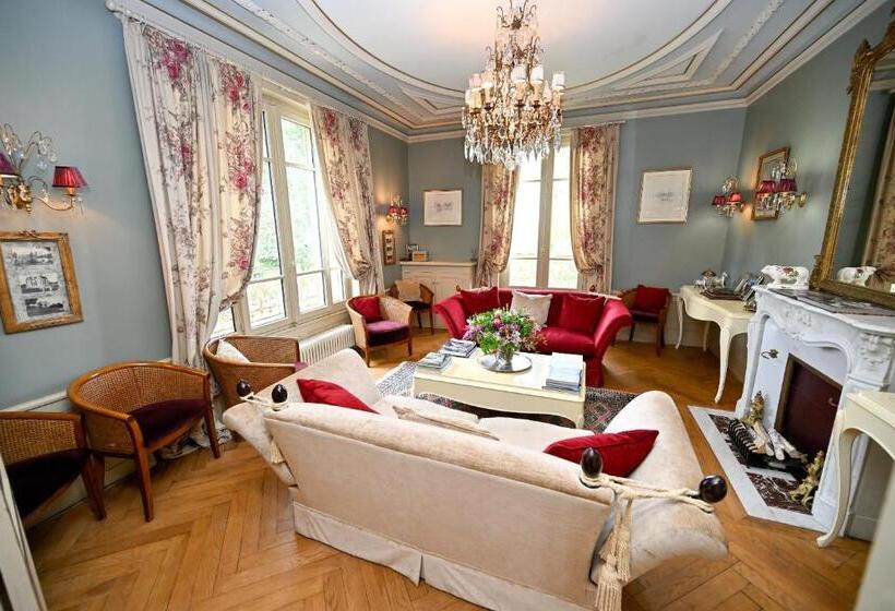 펜션 Château De La Chaix