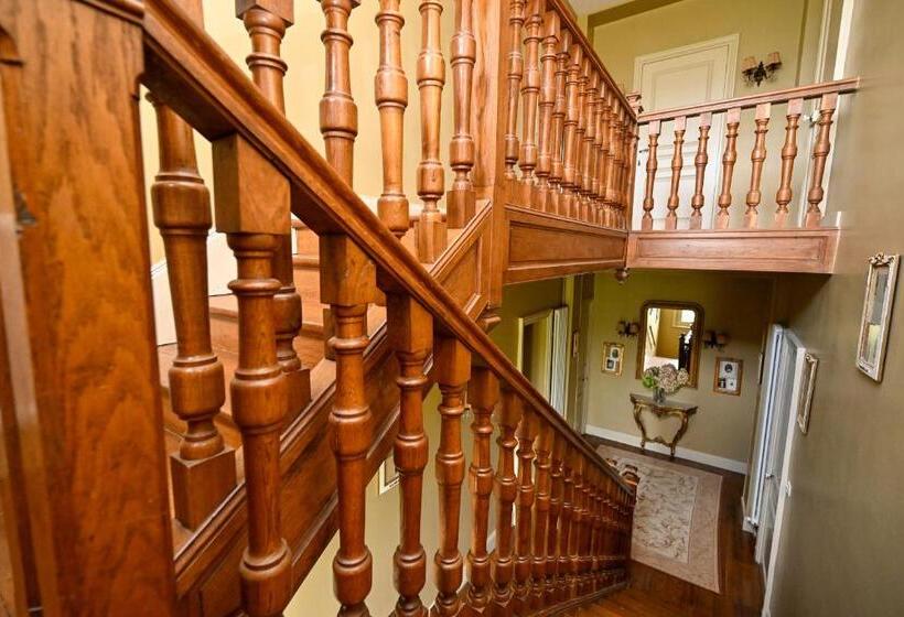 펜션 Château De La Chaix