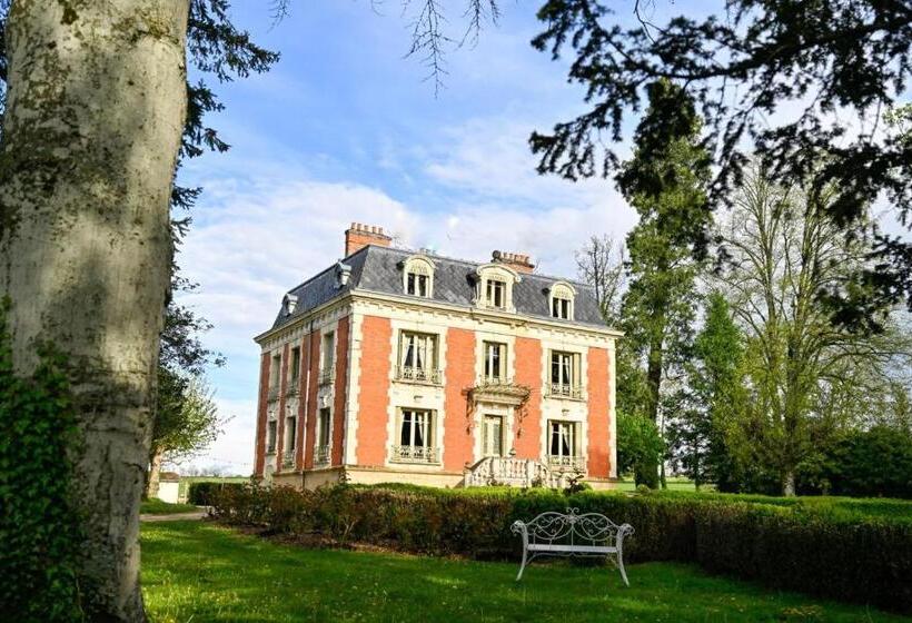 펜션 Château De La Chaix