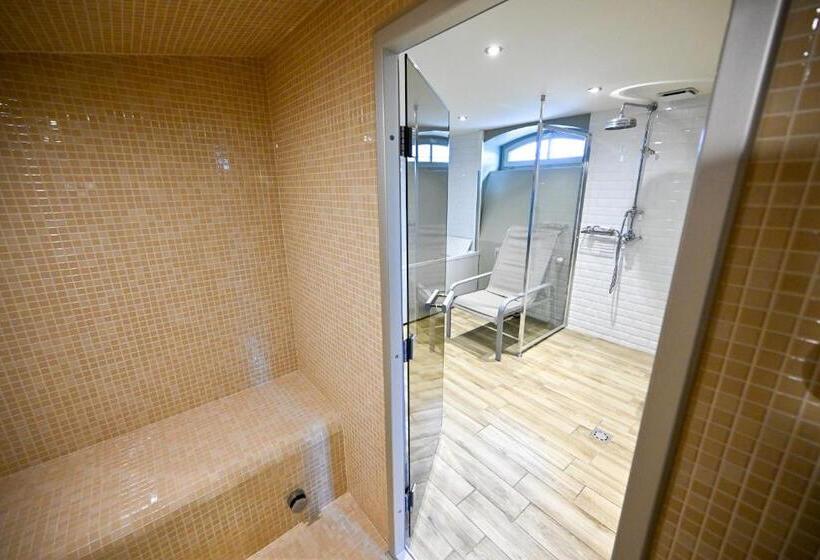 펜션 Château De La Chaix