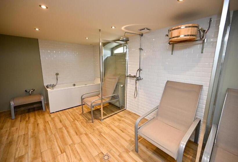 펜션 Château De La Chaix