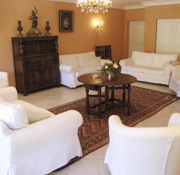 Пансион Domaine De Coussères