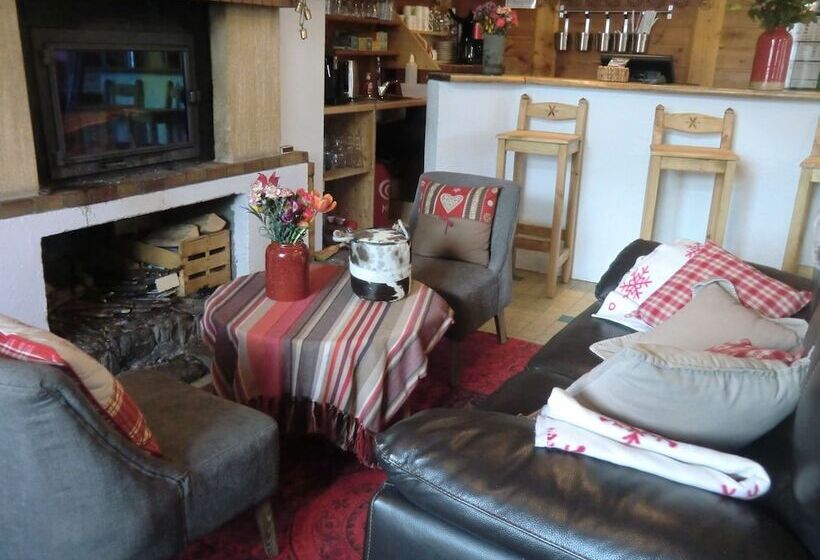 הוסטל Auberge Du Pont De L Alp