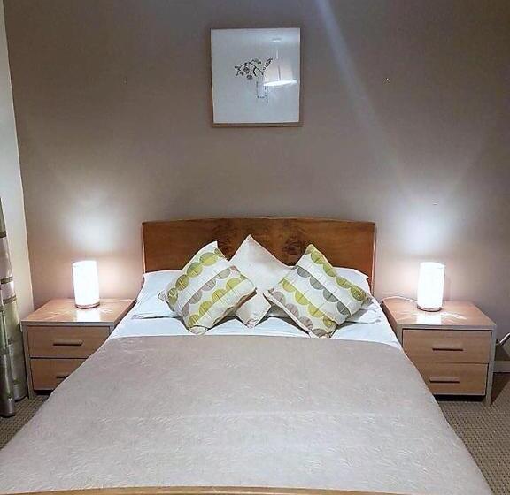 旅馆 The Lamb And Flag Inn