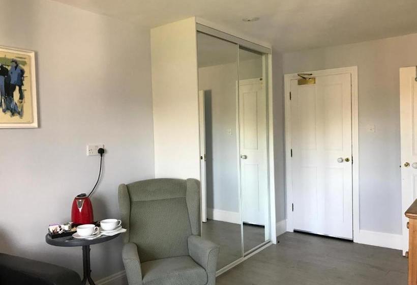 ユースホステル The Red Lion Inn