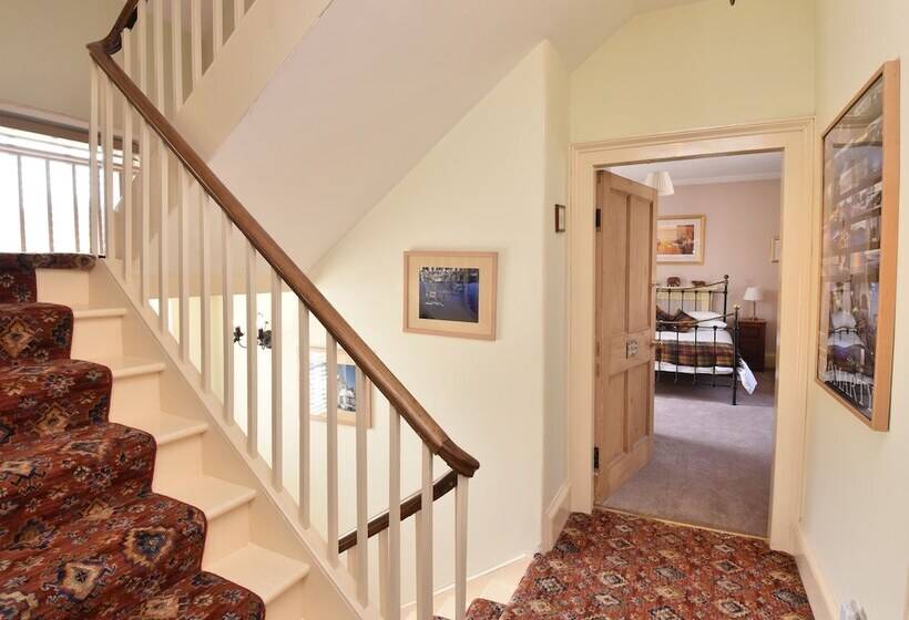 تختخواب و صبحانه Sydney House