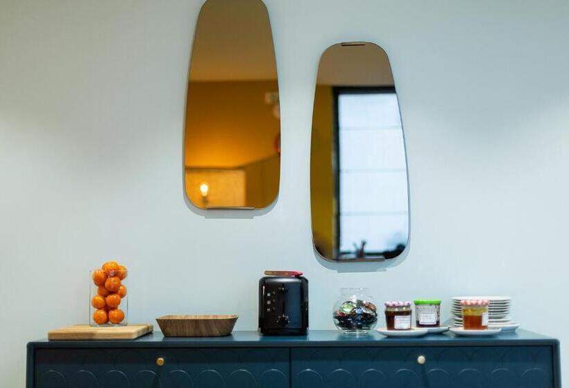 פנסיון 5 Chambres En Ville