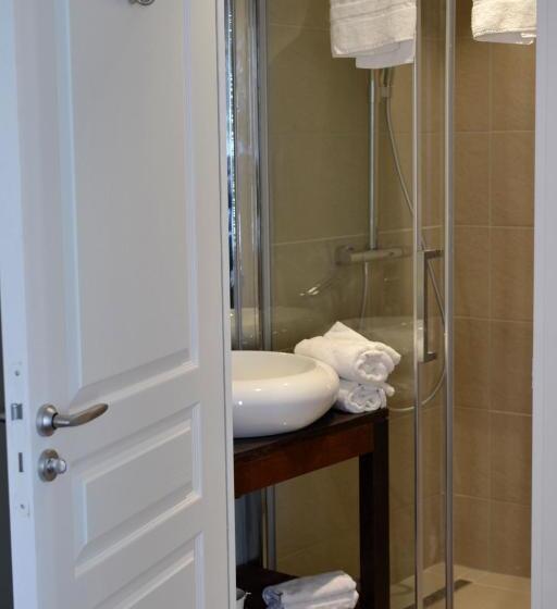 ペンション 5 Chambres En Ville