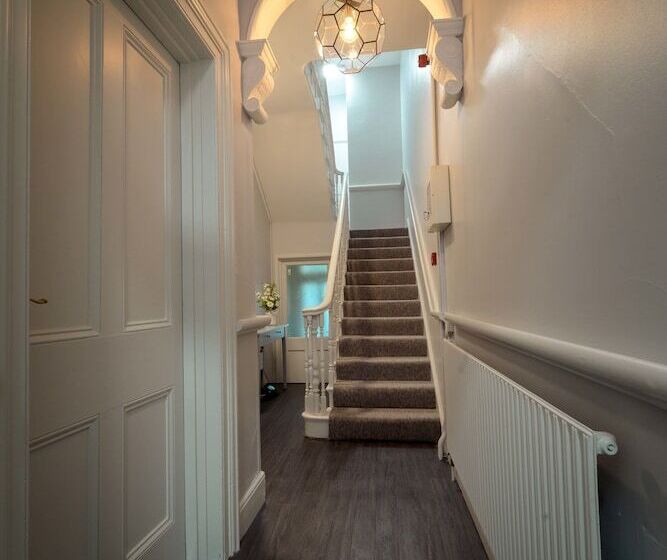 ペンション Anabelle's Guest House