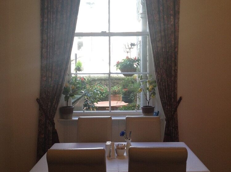 بنسيون Doune Guest House