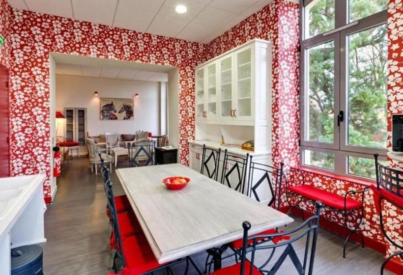 פנסיון La Maison Des Officiers