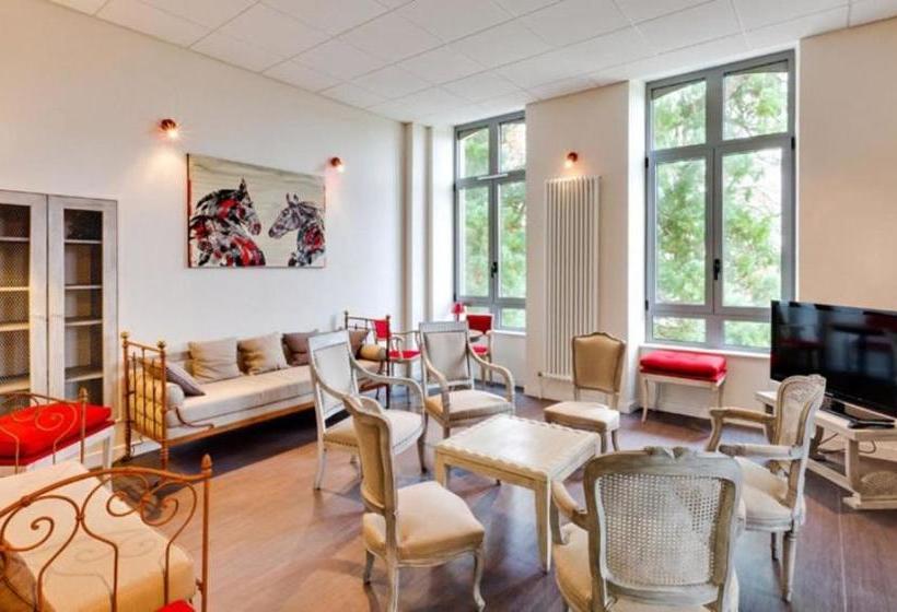 פנסיון La Maison Des Officiers