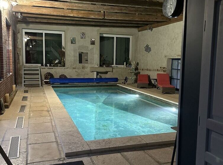 펜션 Le Château De Failloux, Piscine Intérieure Et Sauna