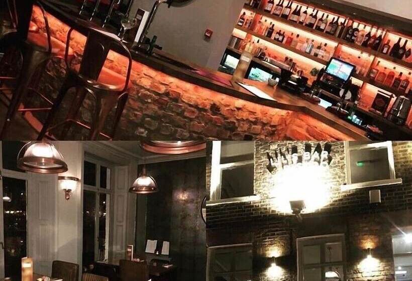 פנסיון Lil S Bar And Bistro