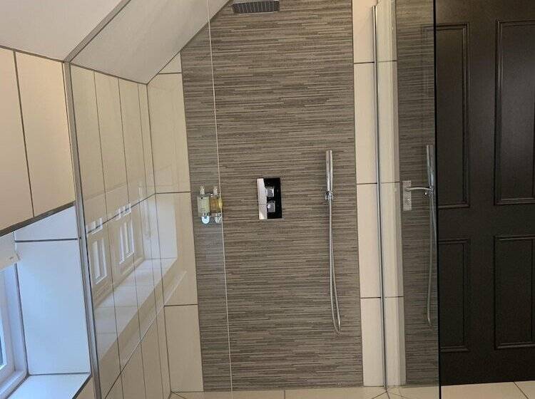 The Wheatsheaf Hotel, Sandbach