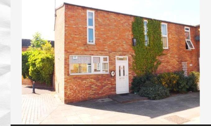 Vetrelax Basildon Newly Refurbished 3bed House