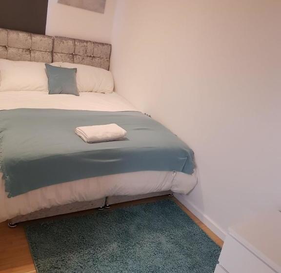 Vetrelax Basildon Newly Refurbished 3bed House