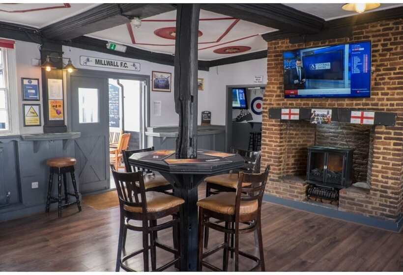 فندق صغير The Bell