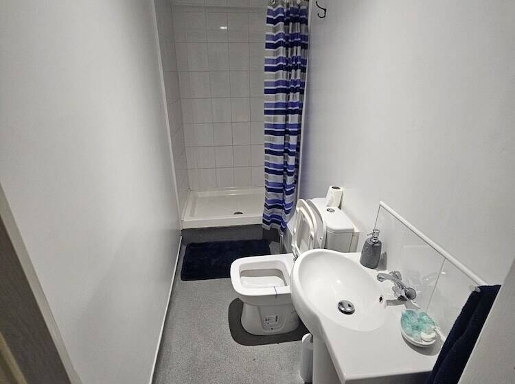 فندق صغير The Bell