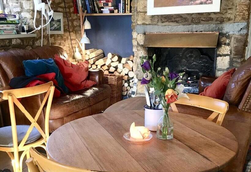 فندق صغير The Mousetrap Inn