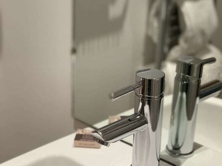 Общежитие The Wheatsheaf Inn