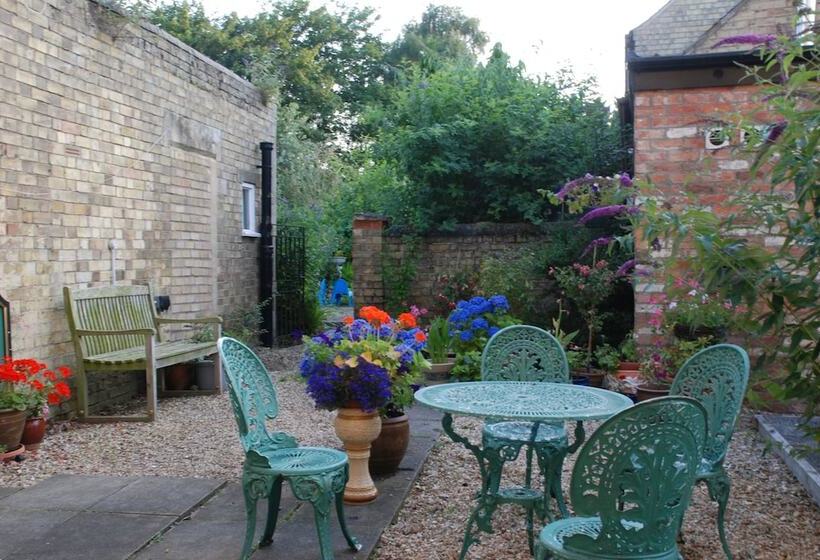 הוסטל Whichcote Arms