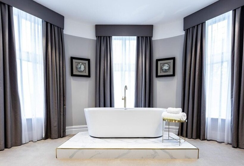 Lanelay Hall Hotel & Spa