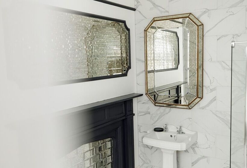 Lanelay Hall Hotel & Spa