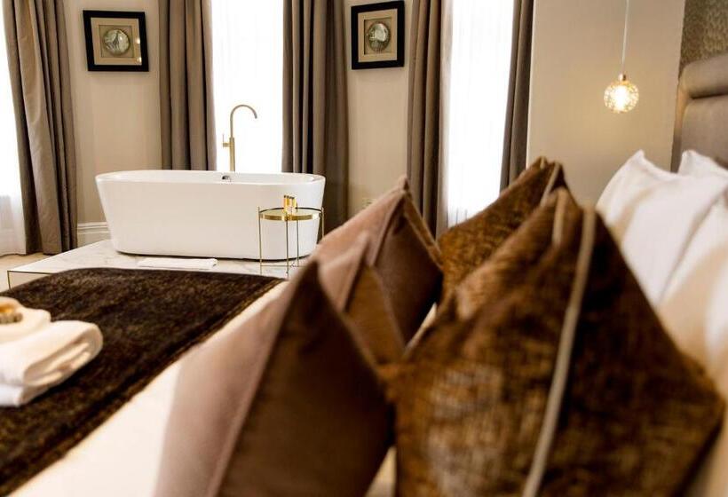 Lanelay Hall Hotel & Spa