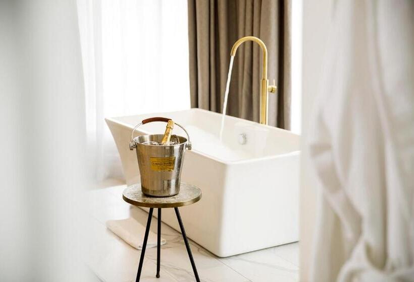 Lanelay Hall Hotel & Spa