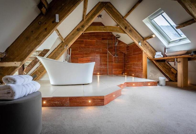 Lanelay Hall Hotel & Spa