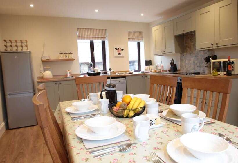 בית מלון כפרי Moo Cow Cottage Self Catering