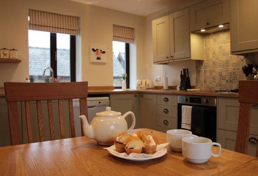 בית מלון כפרי Moo Cow Cottage Self Catering