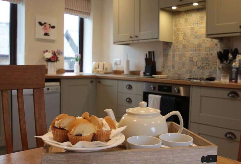 בית מלון כפרי Moo Cow Cottage Self Catering