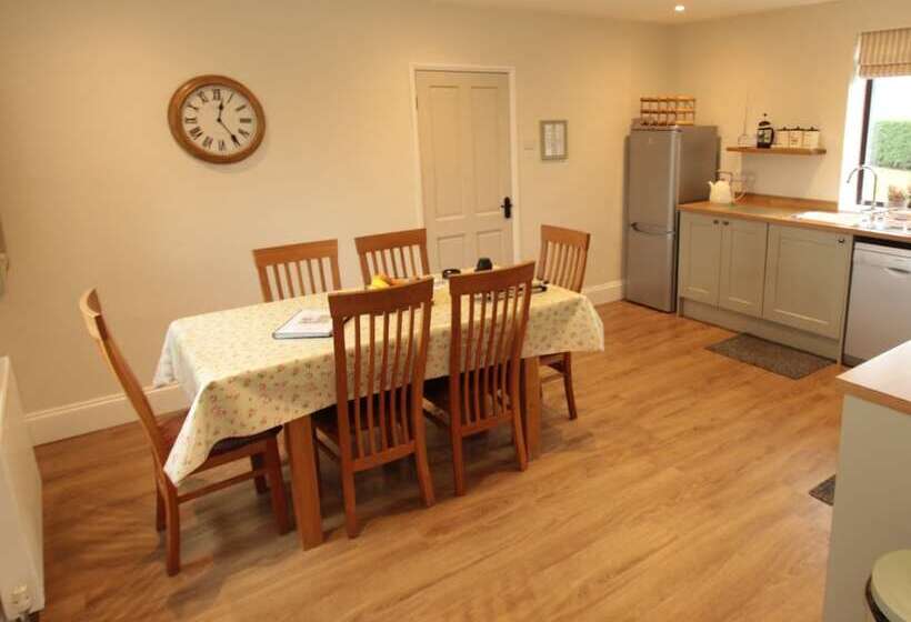 בית מלון כפרי Moo Cow Cottage Self Catering