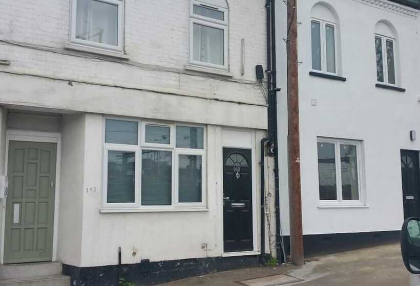 פנסיון 140 Midland Road
