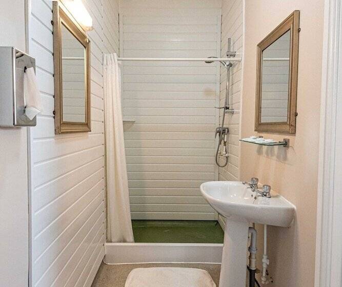 پانسیون Aarondale Guest House